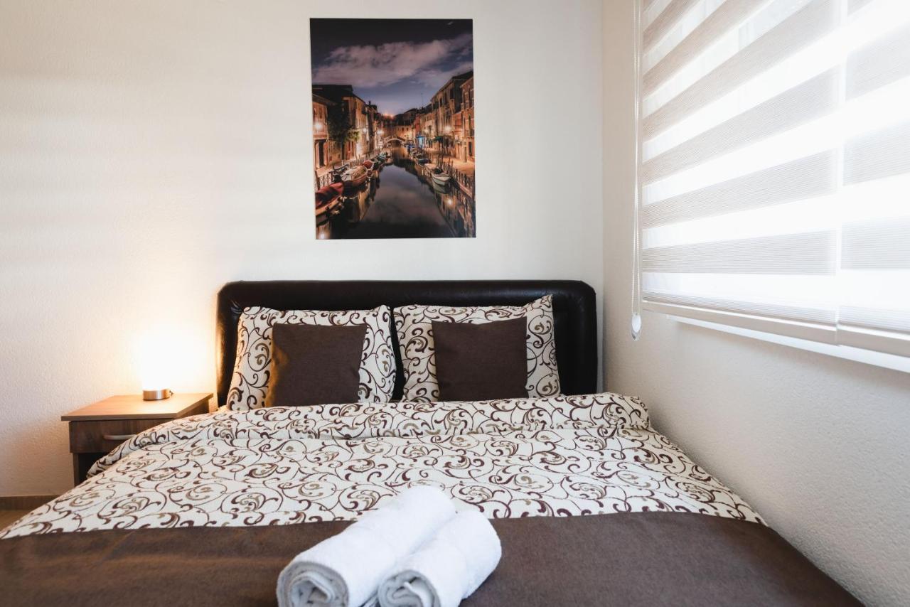 Apartmani Centar Lux New Becicherecul Mare Exterior foto
