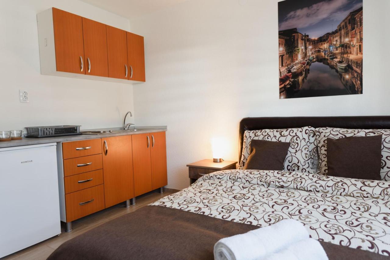 Apartmani Centar Lux New Becicherecul Mare Exterior foto